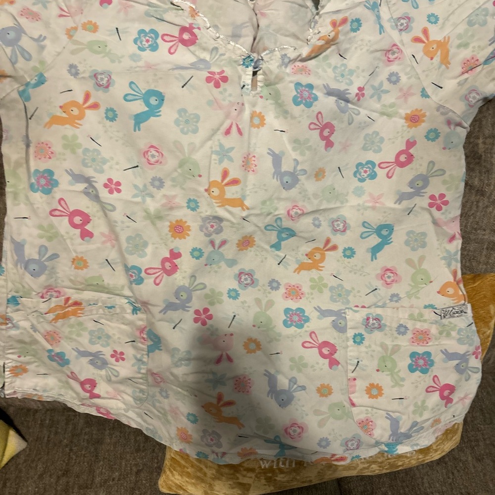 Scrub top